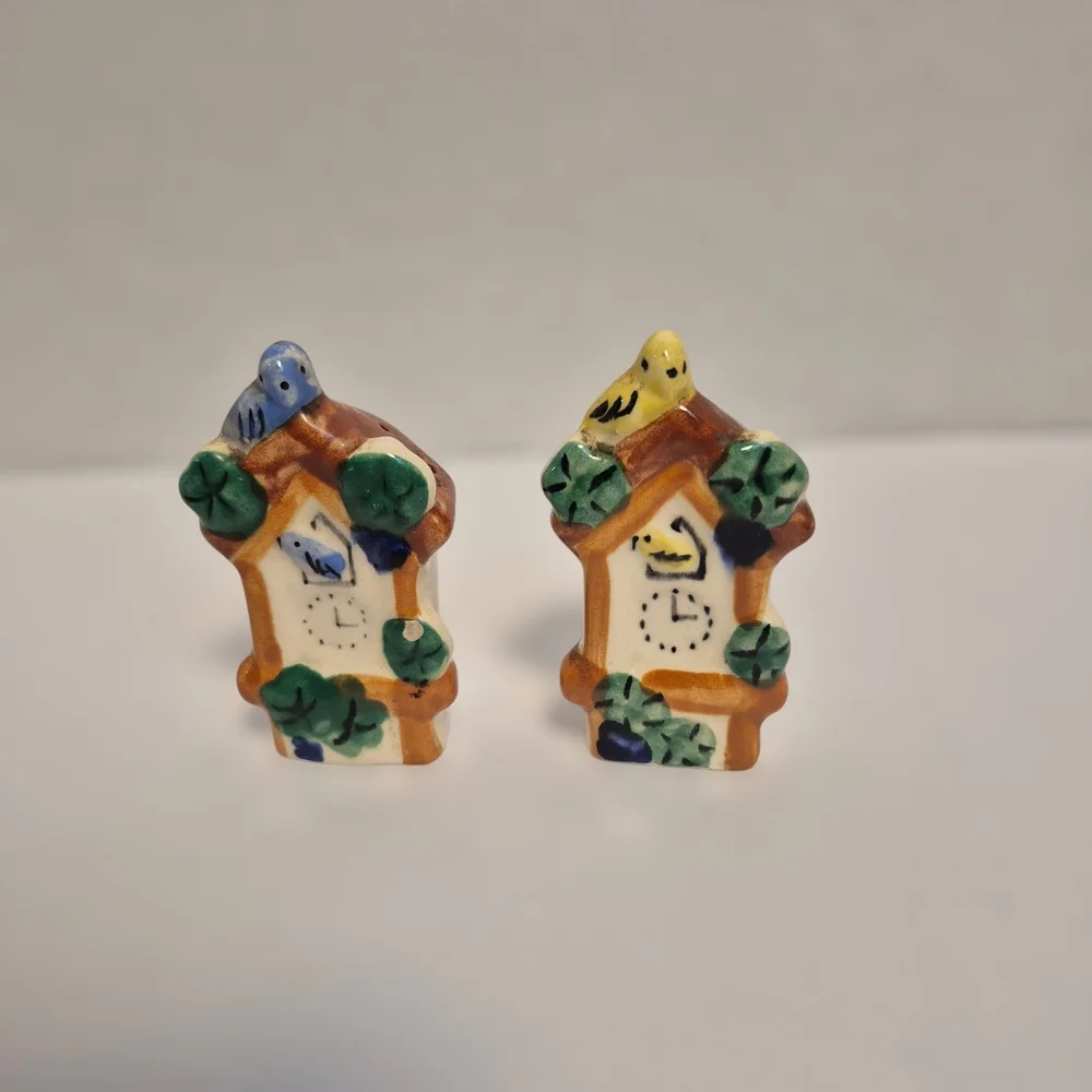 Vintage Birdhouse Salt & Pepper ShakersCeramic Birdhouse Salt and Pepper Shakers